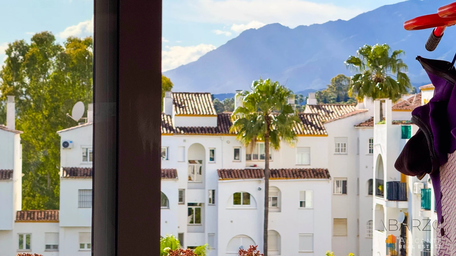 Renovated 2-Bedroom Apartment Near Estepona with Terrace and Sea Views — interior, New Golden Mile, Estepona (10 of 32)