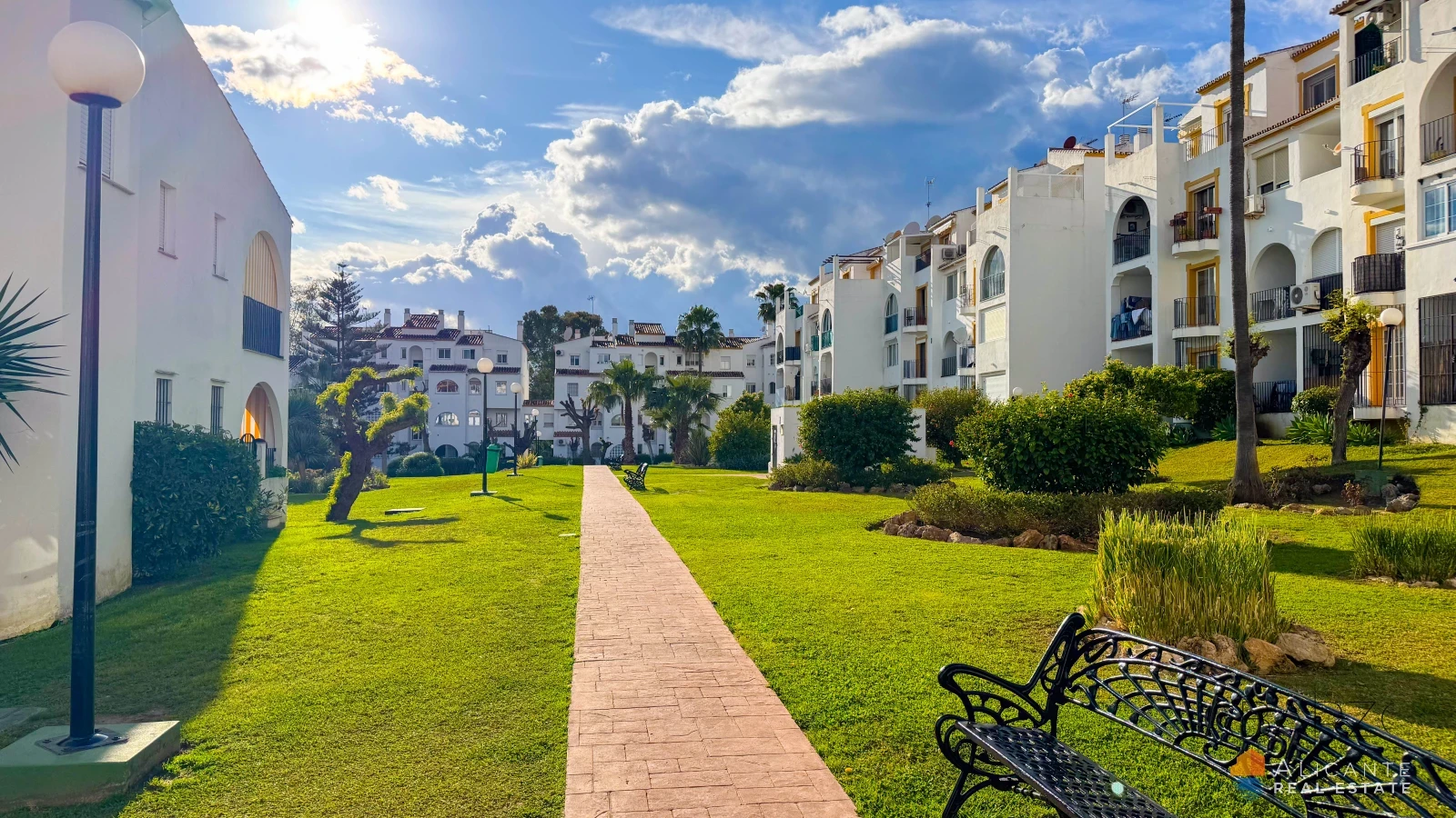Renovated 2-Bedroom Apartment Near Estepona with Terrace and Sea Views — interior, New Golden Mile, Estepona (27 of 32)