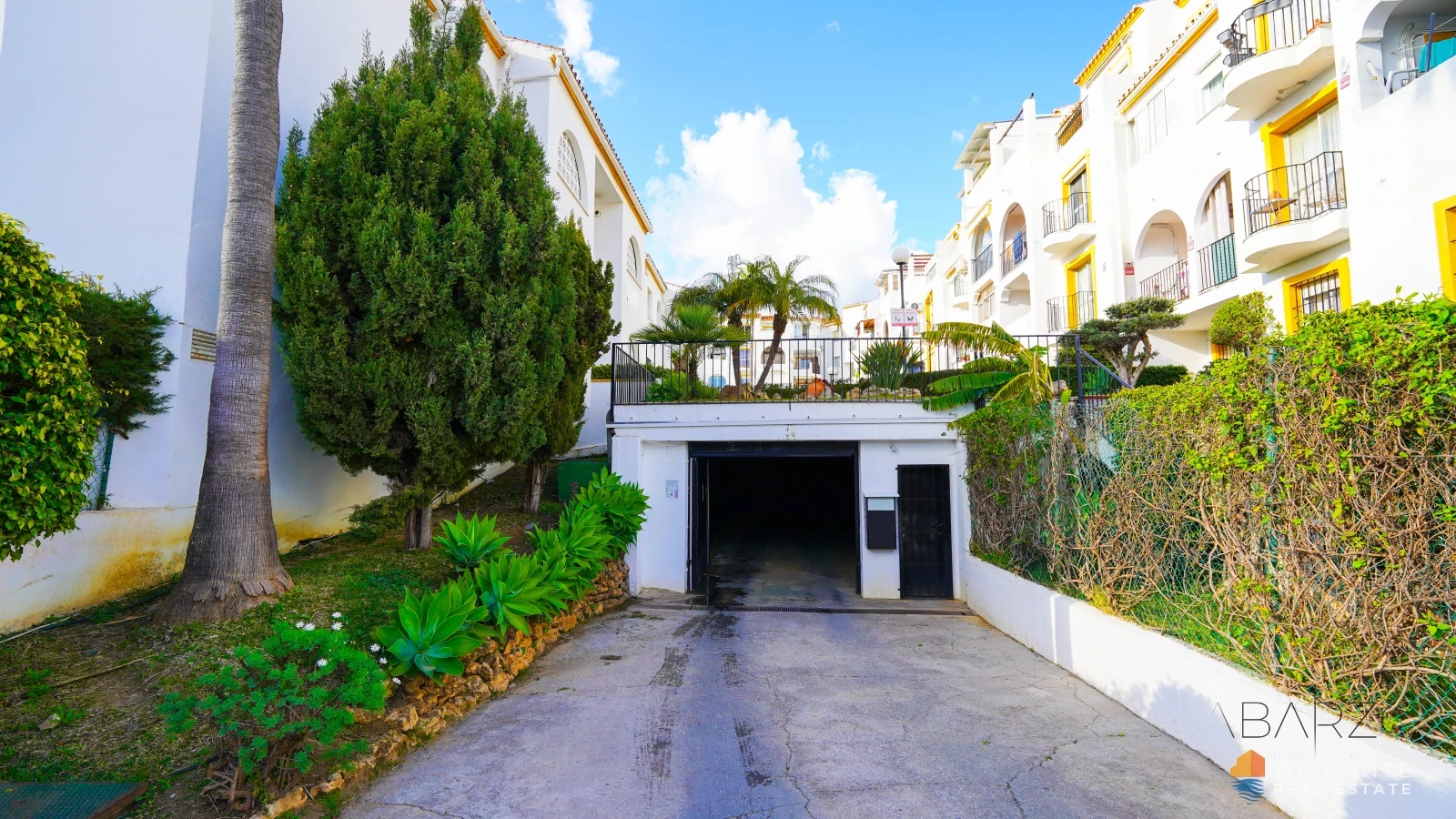 Renovated 2-Bedroom Apartment Near Estepona with Terrace and Sea Views — interior, New Golden Mile, Estepona (23 of 32)