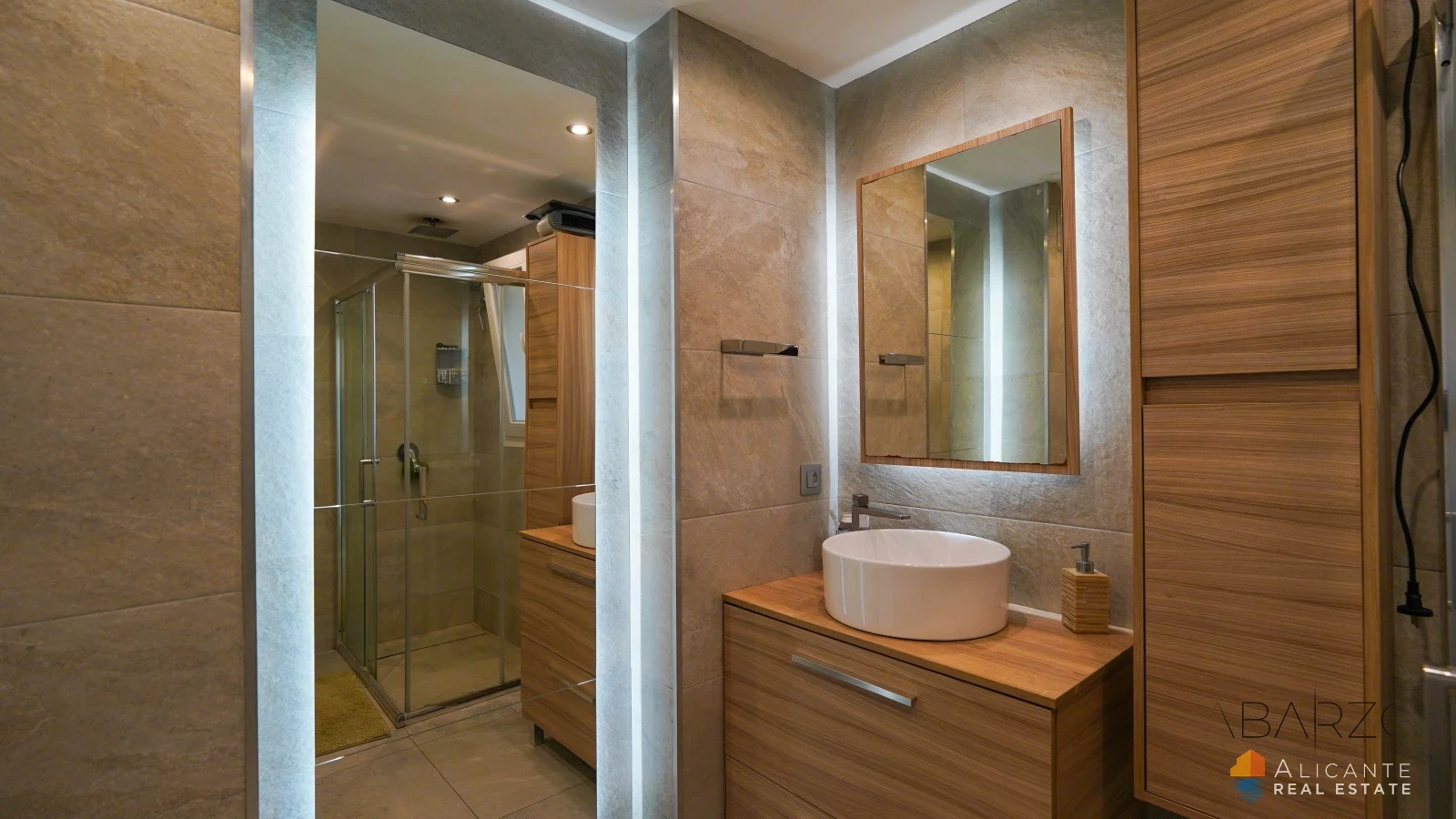 Renovated 2-Bedroom Apartment Near Estepona with Terrace and Sea Views — interior, New Golden Mile, Estepona (19 of 32)