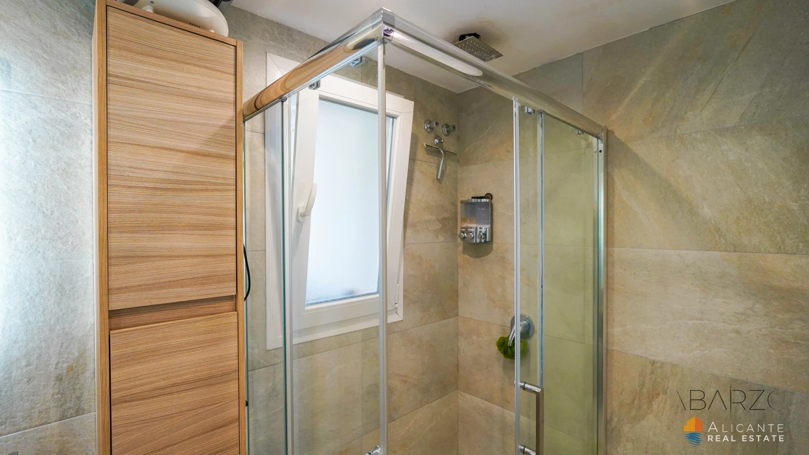 Renovated 2-Bedroom Apartment Near Estepona with Terrace and Sea Views — interior, New Golden Mile, Estepona (17 of 32)