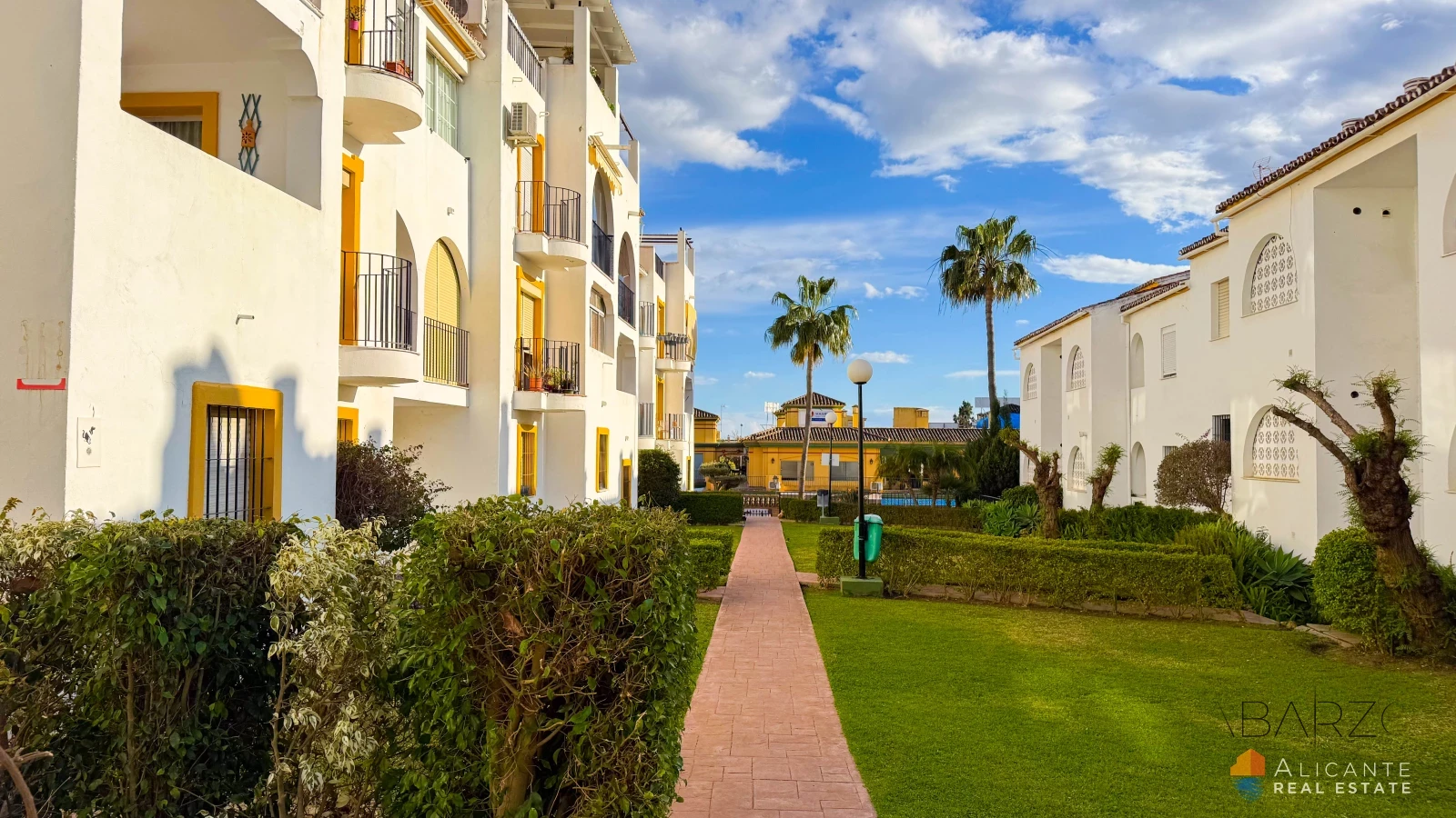 Renovated 2-Bedroom Apartment Near Estepona with Terrace and Sea Views — interior, New Golden Mile, Estepona (4 of 32)