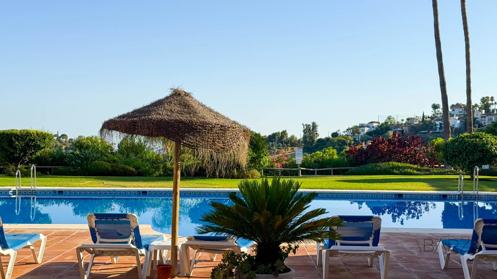 Elegant townhouse in Los Almendros, Los Arqueros Golf with terraces and private gardens — interior, Los Arqueros, Benahavís (2 of 18)