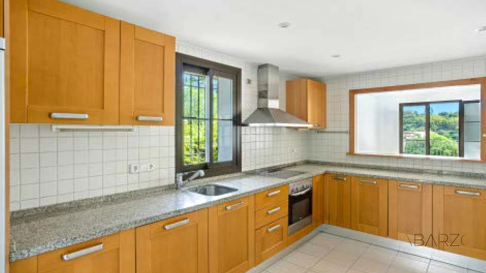 Elegant townhouse in Los Almendros, Los Arqueros Golf with terraces and private gardens — interior, Los Arqueros, Benahavís (10 of 18)