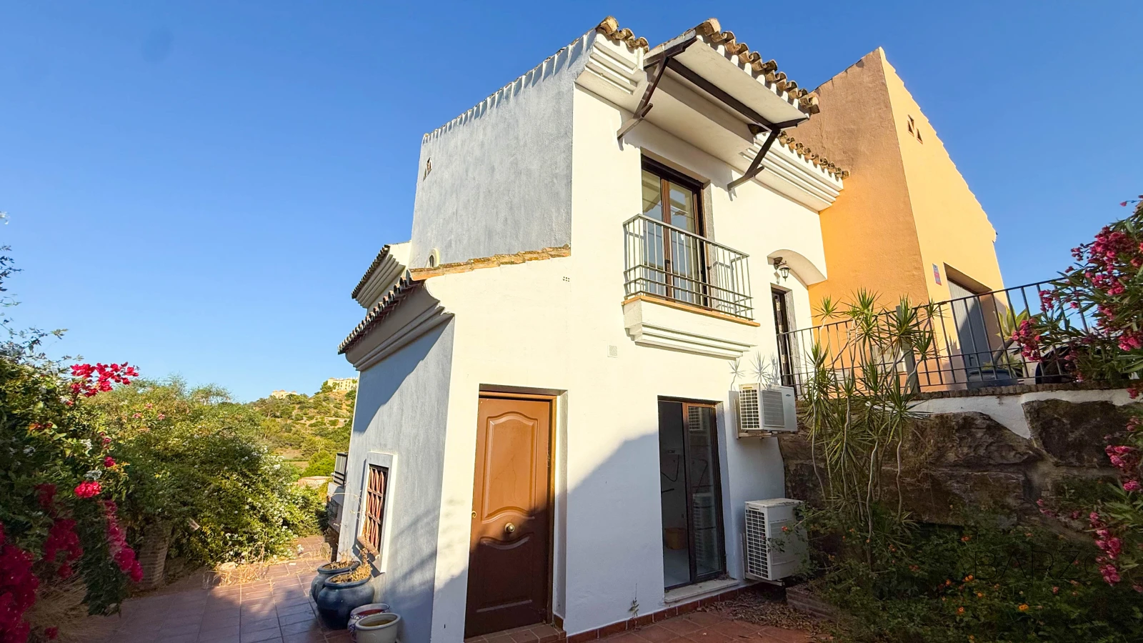 Elegant townhouse in Los Almendros, Los Arqueros Golf with terraces and private gardens — interior, Los Arqueros, Benahavís (3 of 18)