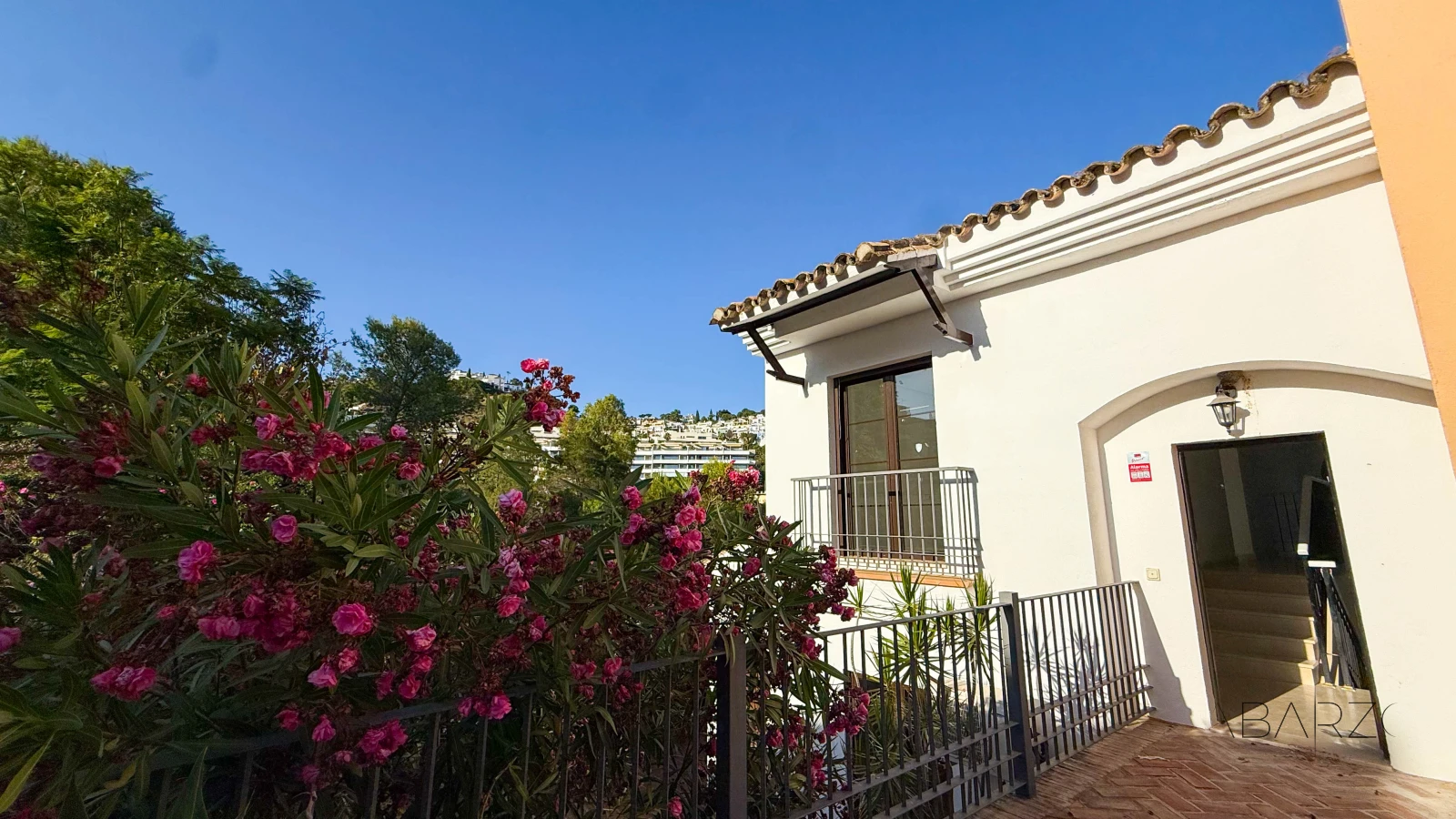 Elegant townhouse in Los Almendros, Los Arqueros Golf with terraces and private gardens — interior, Los Arqueros, Benahavís (8 of 18)
