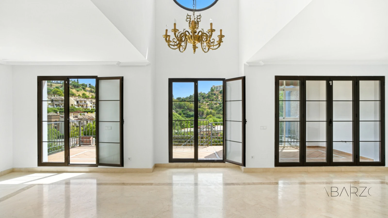 Elegant townhouse in Los Almendros, Los Arqueros Golf with terraces and private gardens — interior, Los Arqueros, Benahavís (9 of 18)