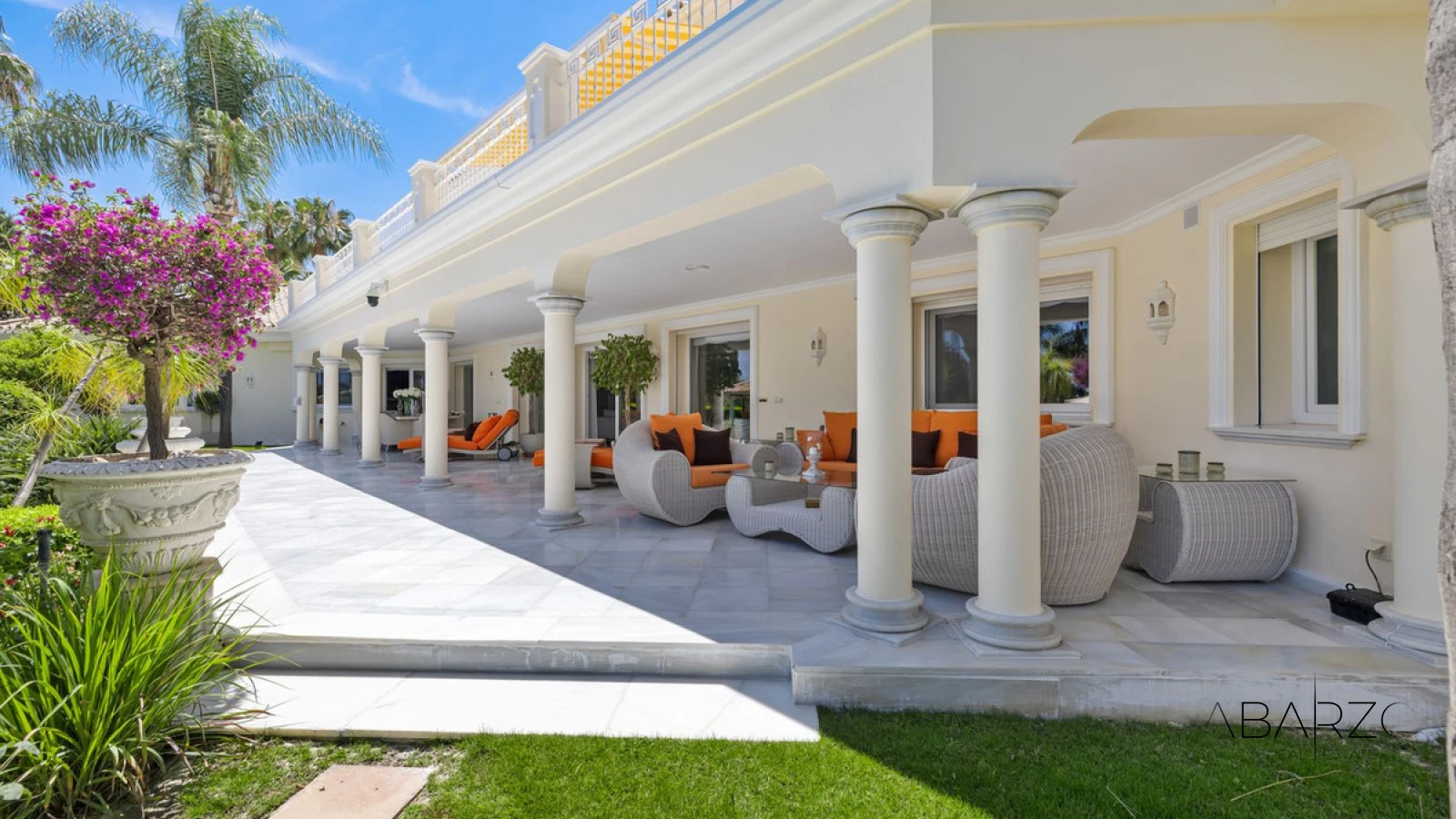 Villa in La Cerquilla, Nueva Andalucía, Marbella with heated pool and garden views — interior, Nueva Andalucía, Marbella (2 of 49)