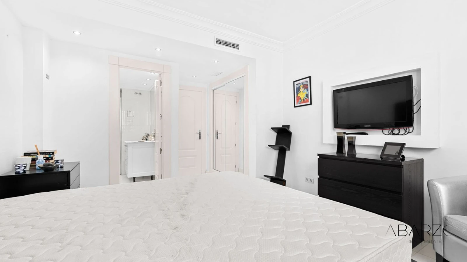 Frontline Beach Apartment in Marbella Golden Mile with Sea Views and 4 Bedrooms — interior, Golden Mile, Marbella (11 of 49)