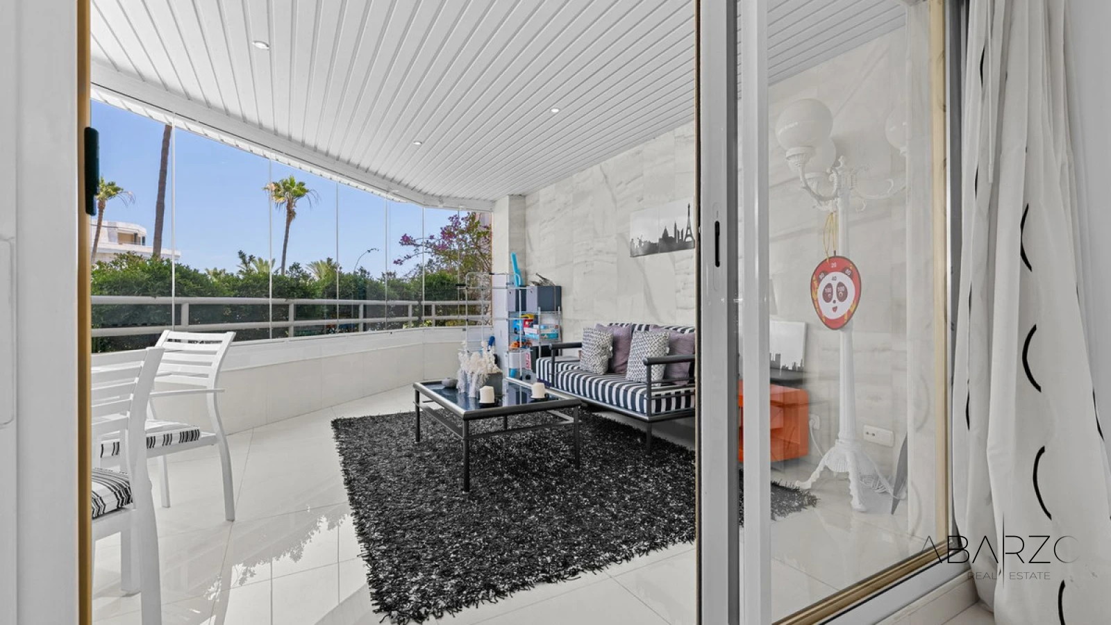 Frontline Beach Apartment in Marbella Golden Mile with Sea Views and 4 Bedrooms — interior, Golden Mile, Marbella (23 of 49)