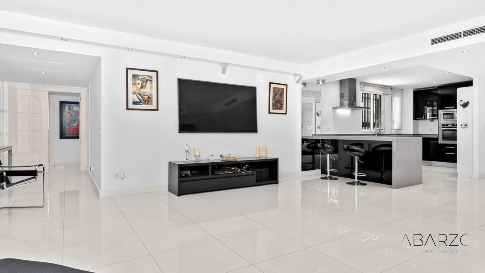 Frontline Beach Apartment in Marbella Golden Mile with Sea Views and 4 Bedrooms — interior, Golden Mile, Marbella (5 of 49)
