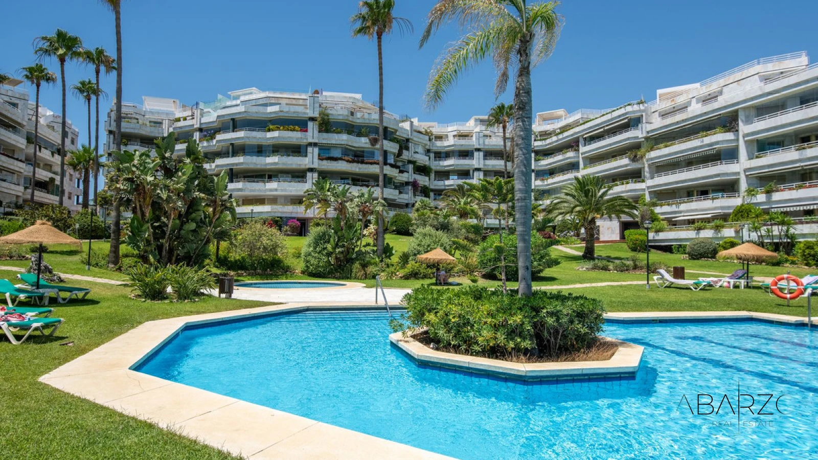 Frontline Beach Apartment in Marbella Golden Mile with Sea Views and 4 Bedrooms — interior, Golden Mile, Marbella (2 of 49)