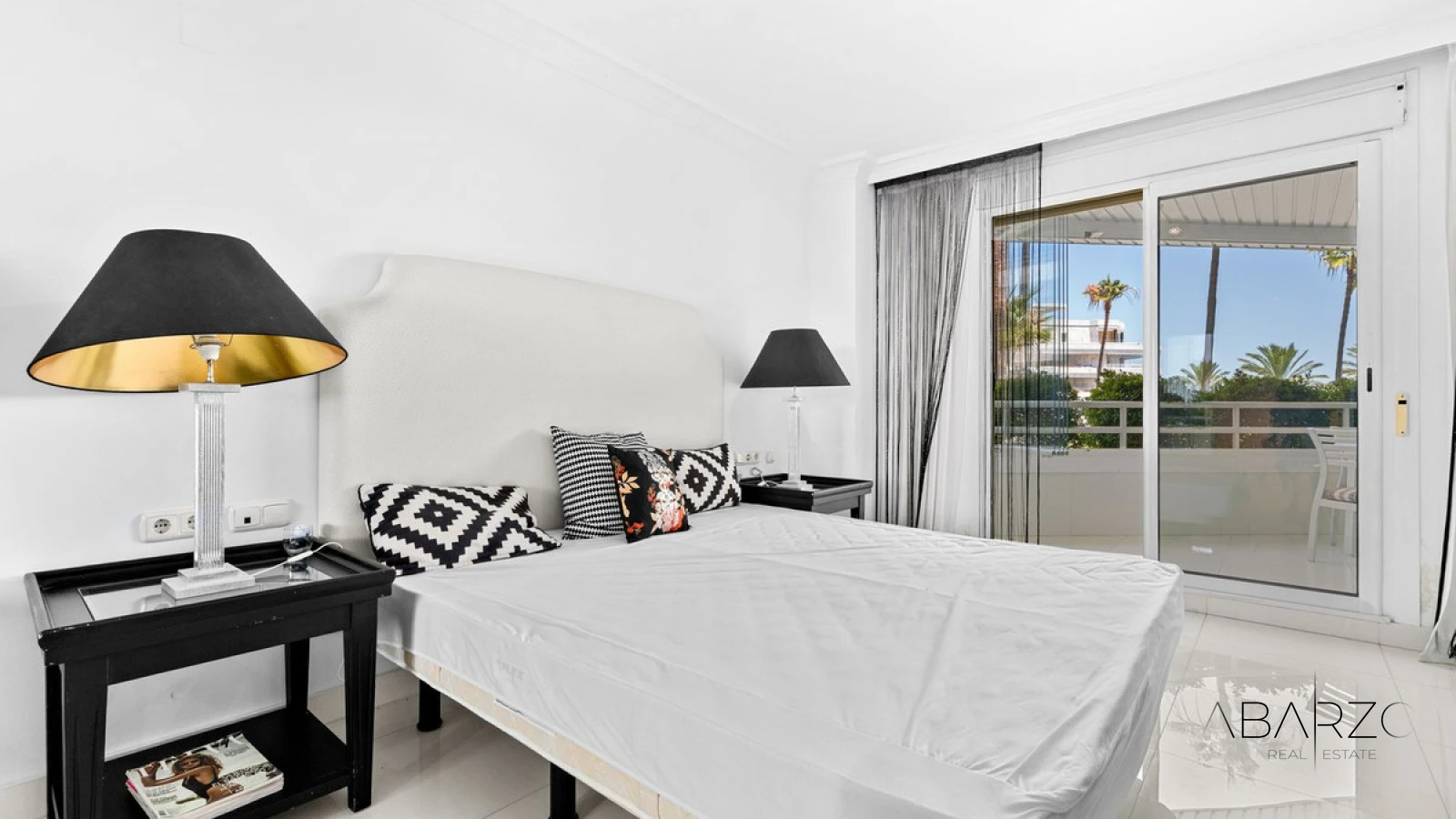 Frontline Beach Apartment in Marbella Golden Mile with Sea Views and 4 Bedrooms — interior, Golden Mile, Marbella (31 of 49)