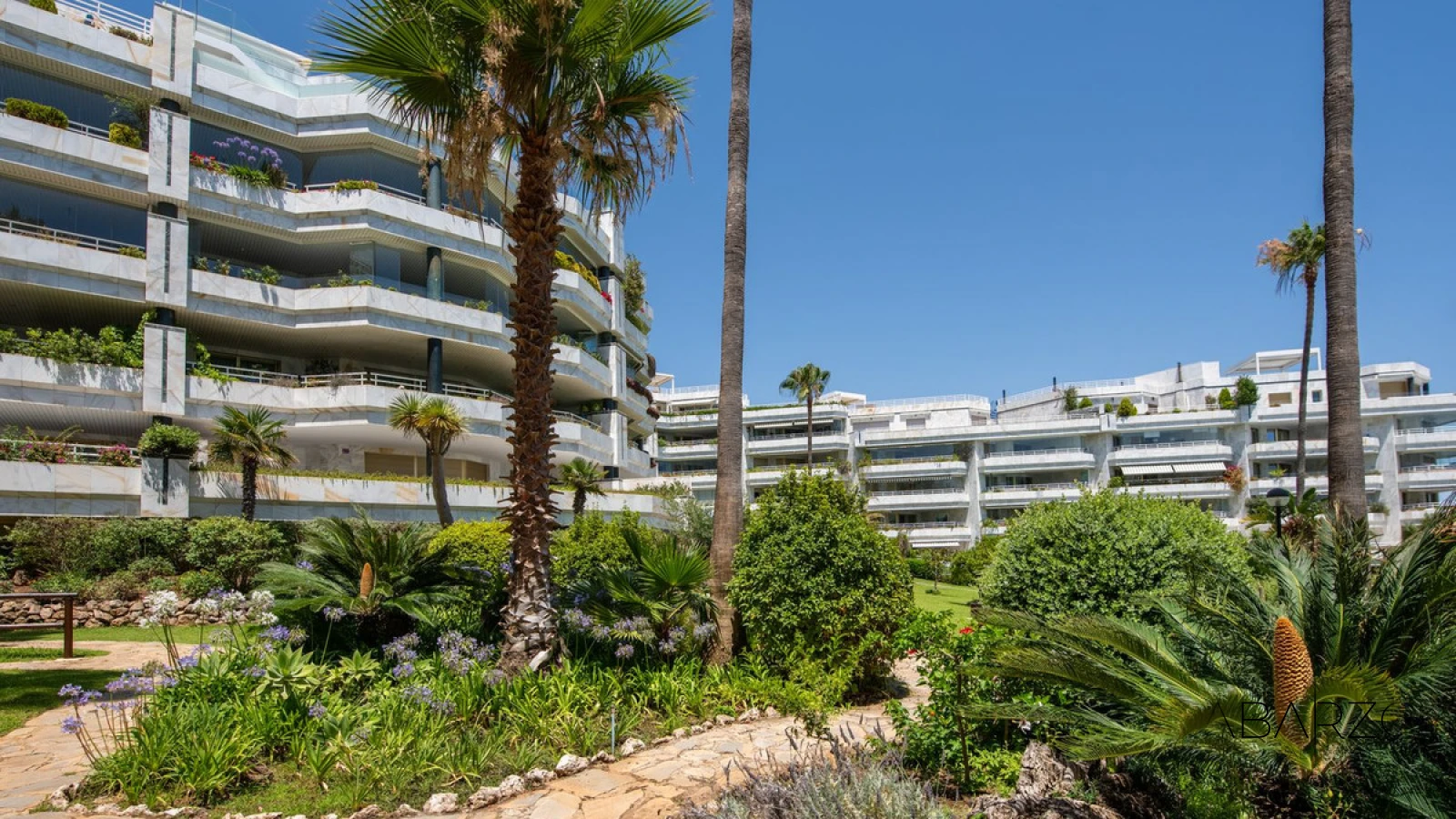 Frontline Beach Apartment in Marbella Golden Mile with Sea Views and 4 Bedrooms — interior, Golden Mile, Marbella (40 of 49)