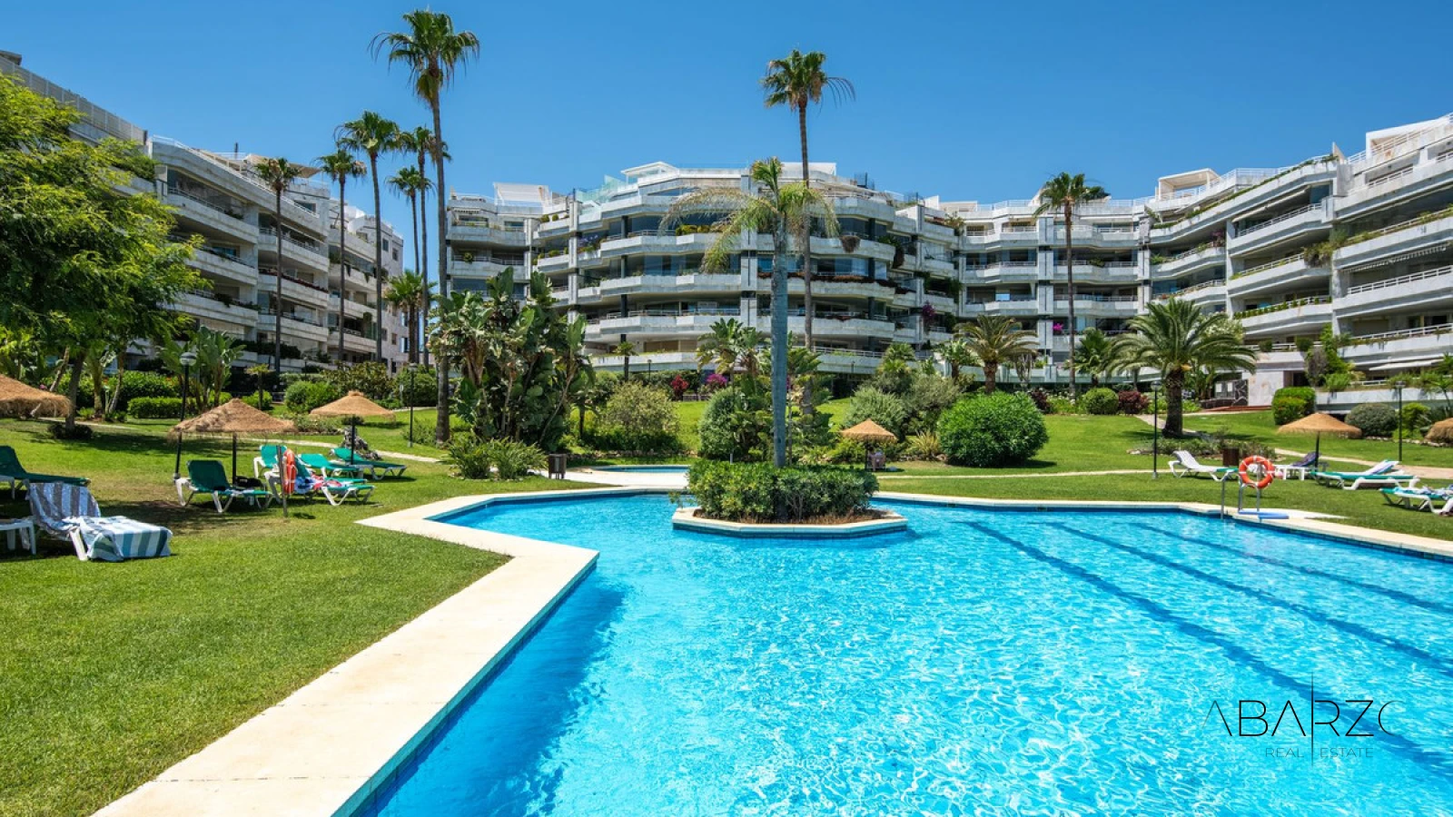 Frontline Beach Apartment in Marbella Golden Mile with Sea Views and 4 Bedrooms — interior, Golden Mile, Marbella (38 of 49)