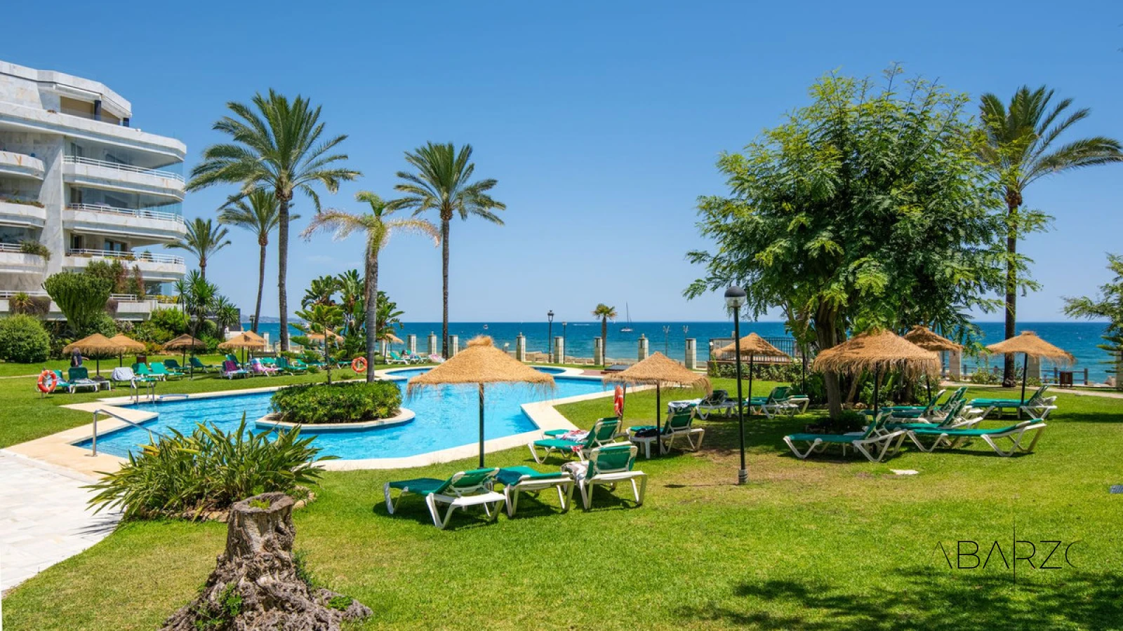 Frontline Beach Apartment in Marbella Golden Mile with Sea Views and 4 Bedrooms — interior, Golden Mile, Marbella (42 of 49)