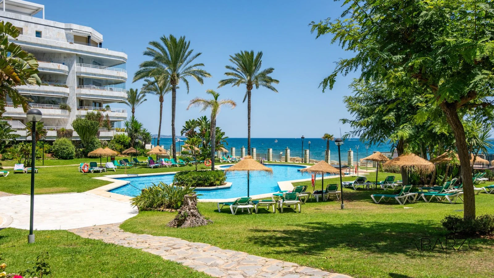 Frontline Beach Apartment in Marbella Golden Mile with Sea Views and 4 Bedrooms — interior, Golden Mile, Marbella (41 of 49)