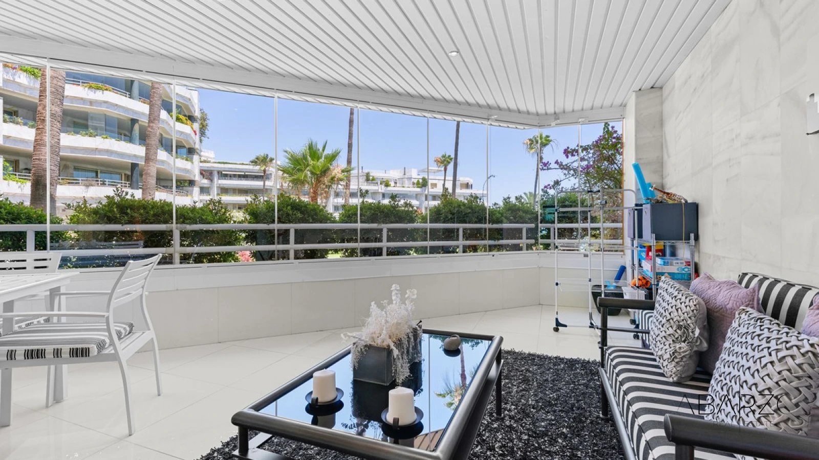 Frontline Beach Apartment in Marbella Golden Mile with Sea Views and 4 Bedrooms — interior, Golden Mile, Marbella (24 of 49)