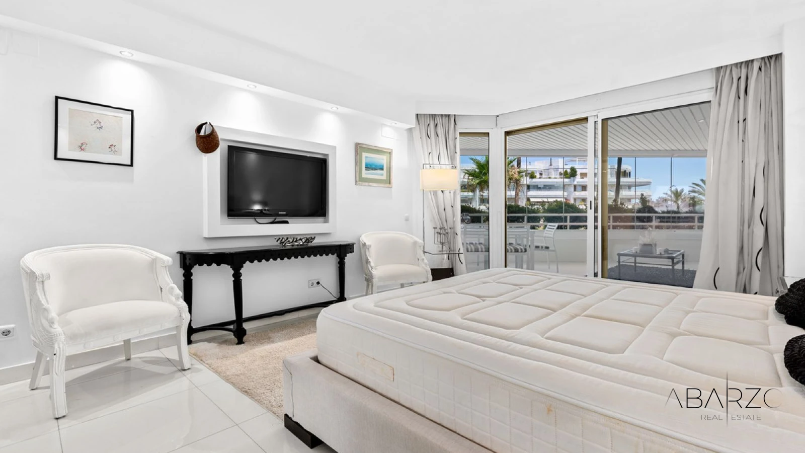 Frontline Beach Apartment in Marbella Golden Mile with Sea Views and 4 Bedrooms — interior, Golden Mile, Marbella (20 of 49)