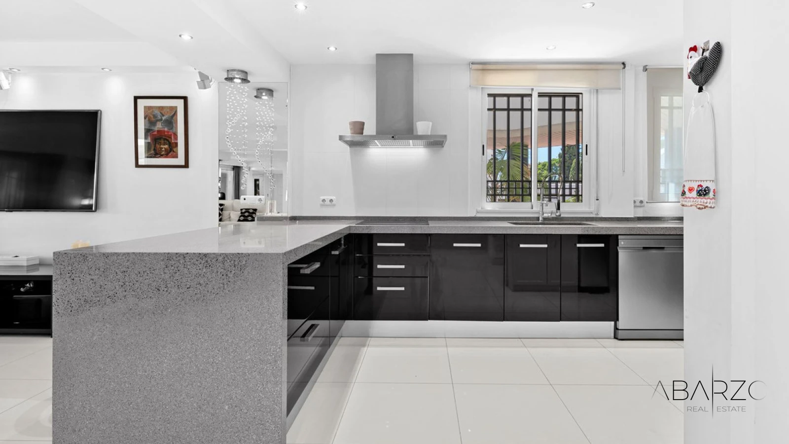 Frontline Beach Apartment in Marbella Golden Mile with Sea Views and 4 Bedrooms — interior, Golden Mile, Marbella (46 of 49)