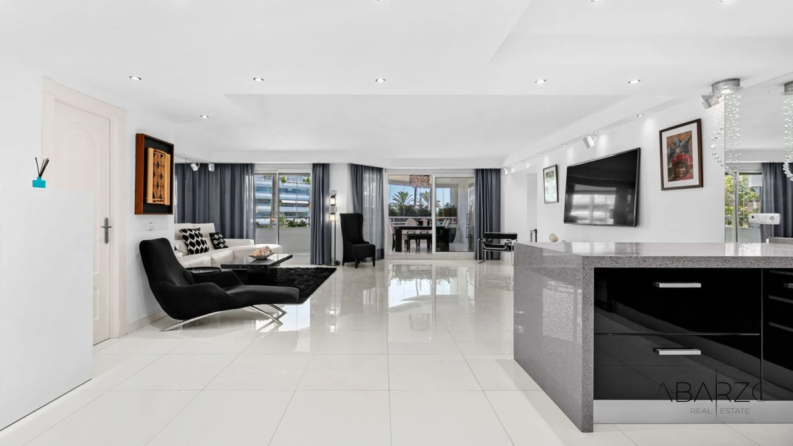 Frontline Beach Apartment in Marbella Golden Mile with Sea Views and 4 Bedrooms — interior, Golden Mile, Marbella (32 of 49)