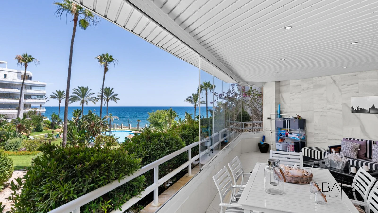 Frontline Beach Apartment in Marbella Golden Mile with Sea Views and 4 Bedrooms — interior, Golden Mile, Marbella (26 of 49)