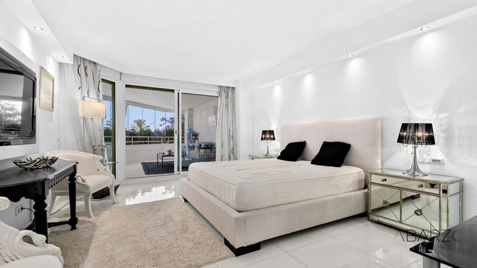 Frontline Beach Apartment in Marbella Golden Mile with Sea Views and 4 Bedrooms — interior, Golden Mile, Marbella (19 of 49)