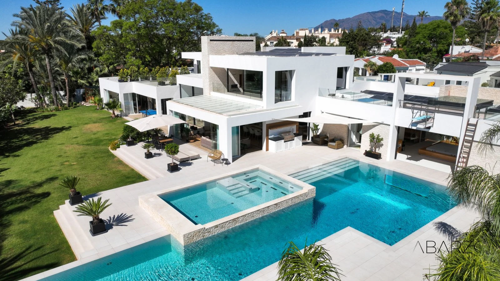Exquisite 7-Bedroom Mansion in El Paraiso with Infinity Pool and Tennis Court — luxury property for sale in New Golden Mile, Estepona
