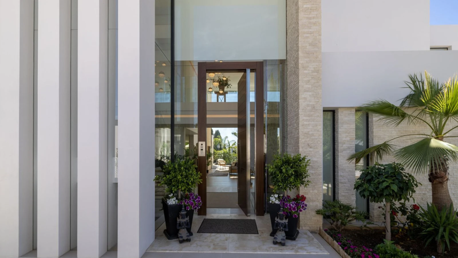 Exquisite 7-Bedroom Mansion in El Paraiso with Infinity Pool and Tennis Court — interior, New Golden Mile, Estepona (5 of 43)