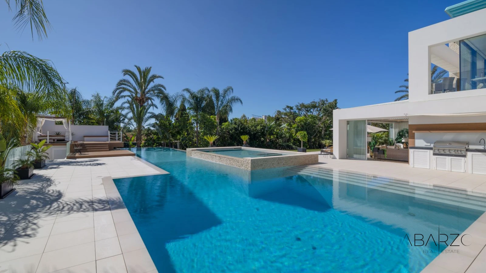 Exquisite 7-Bedroom Mansion in El Paraiso with Infinity Pool and Tennis Court — interior, New Golden Mile, Estepona (3 of 43)