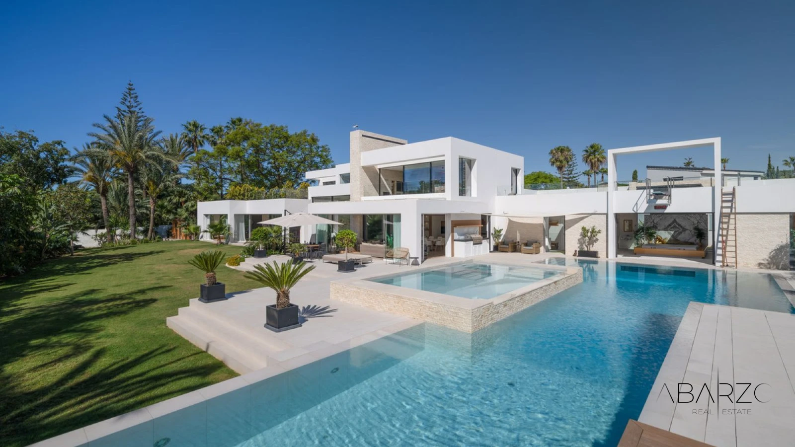 Exquisite 7-Bedroom Mansion in El Paraiso with Infinity Pool and Tennis Court — interior, New Golden Mile, Estepona (33 of 43)