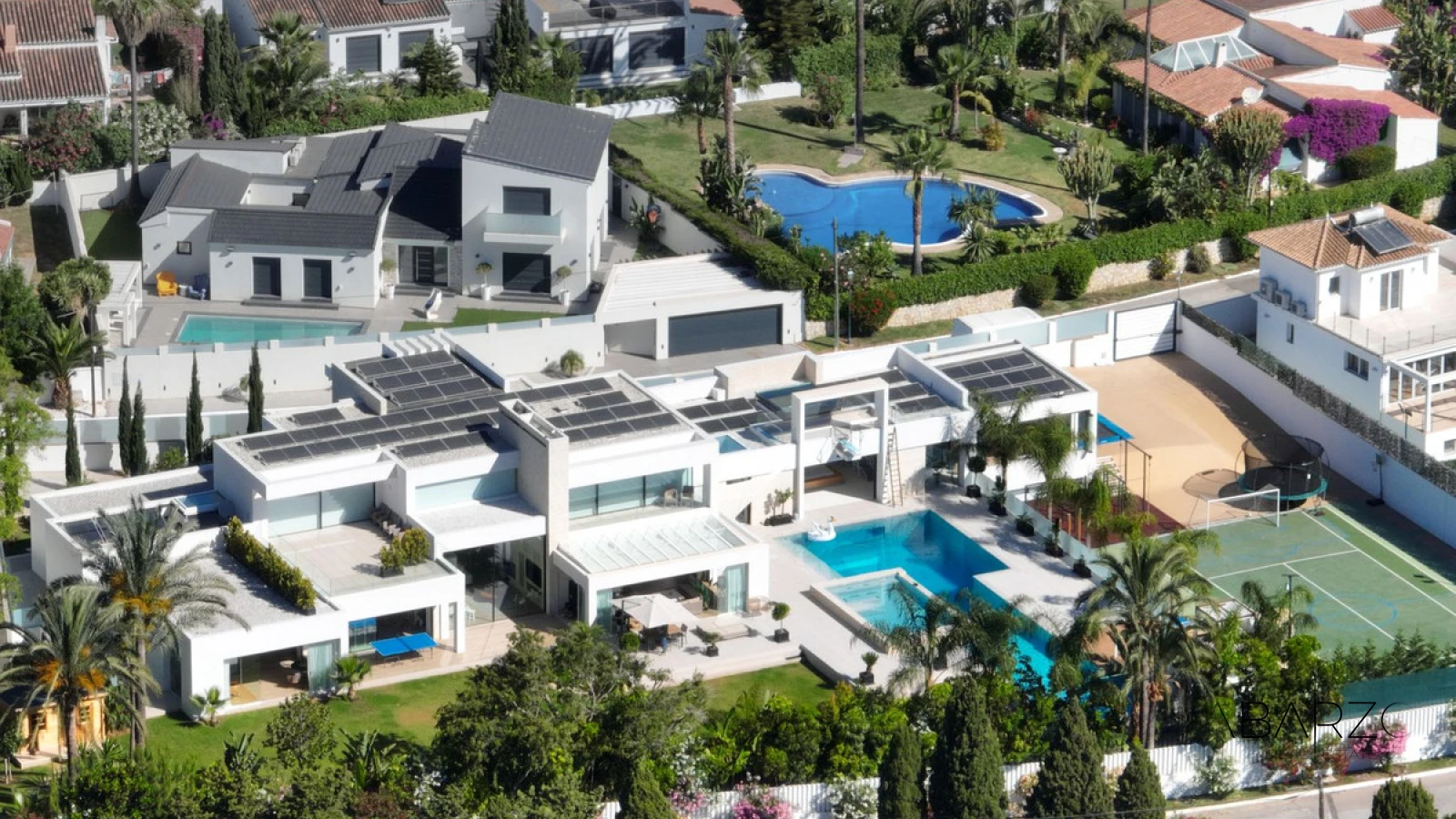 Exquisite 7-Bedroom Mansion in El Paraiso with Infinity Pool and Tennis Court — interior, New Golden Mile, Estepona (31 of 43)