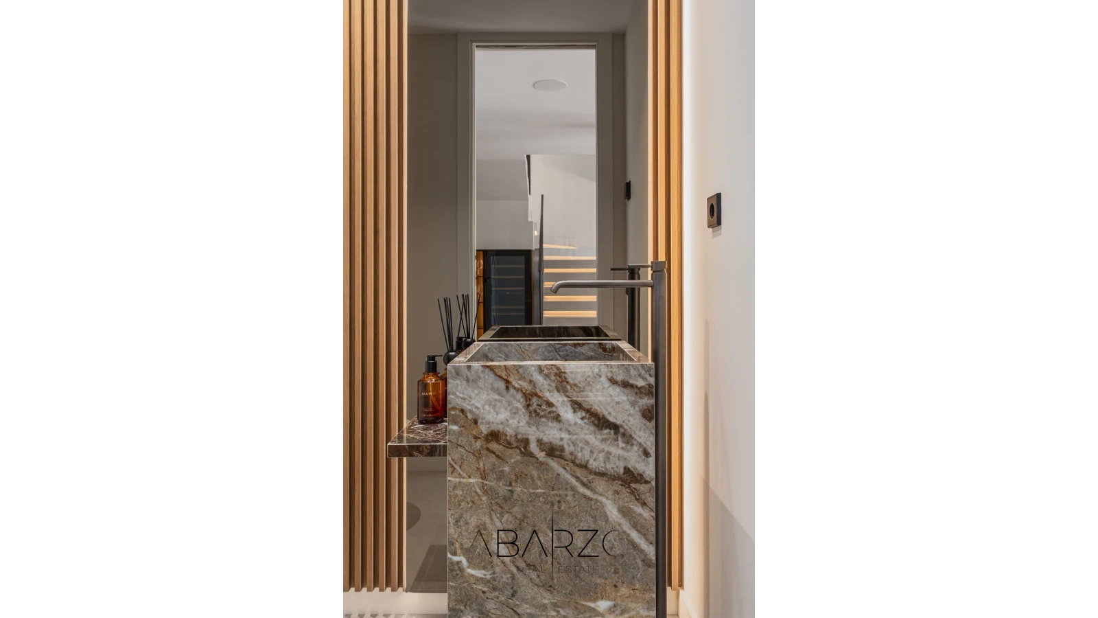A renovated 3-level townhouse in La Quinta Hills, Benahavís with rooftop solarium and sea views — interior, La Quinta, Benahavís (17 of 32)