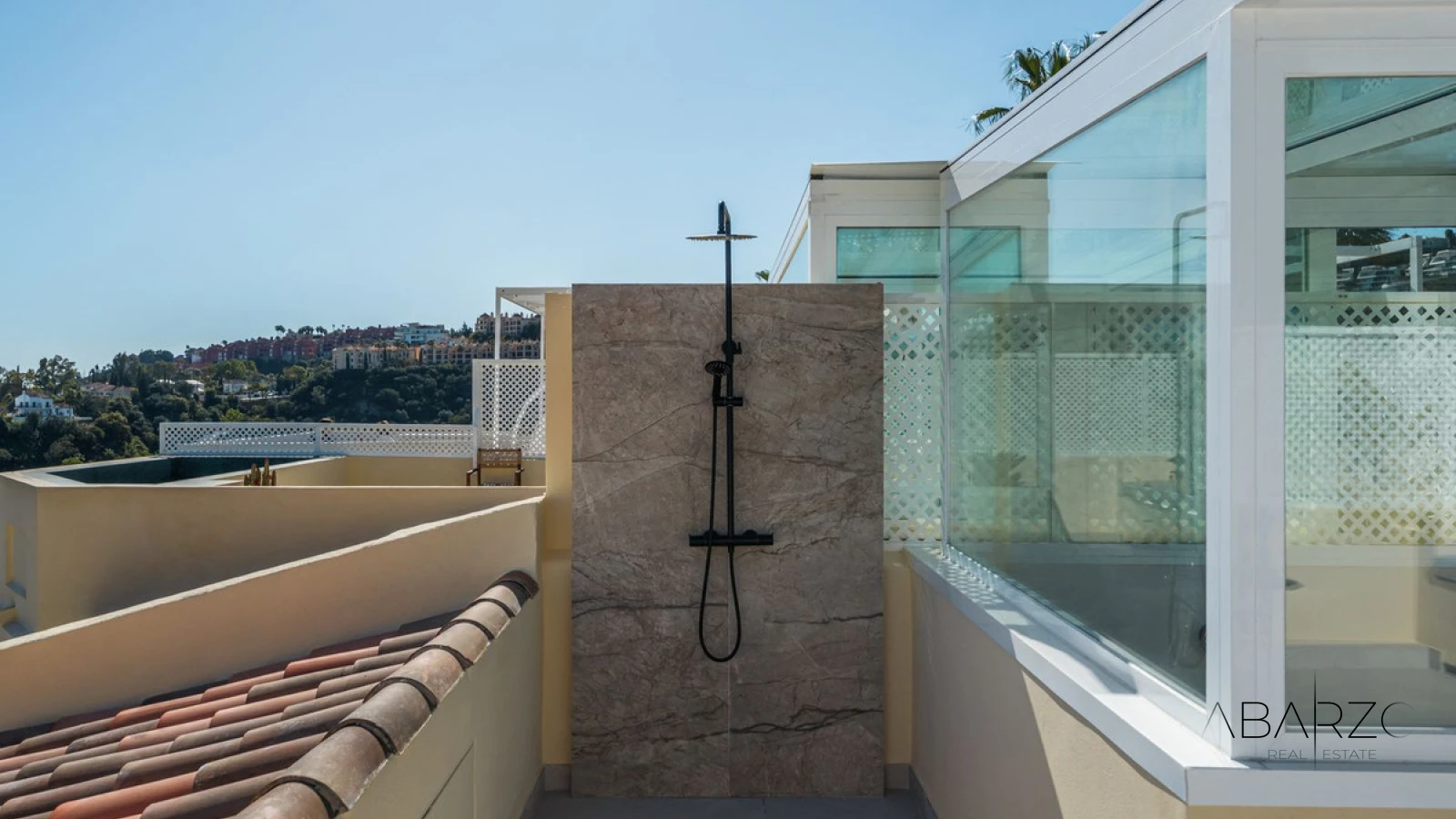 A renovated 3-level townhouse in La Quinta Hills, Benahavís with rooftop solarium and sea views — interior, La Quinta, Benahavís (28 of 32)