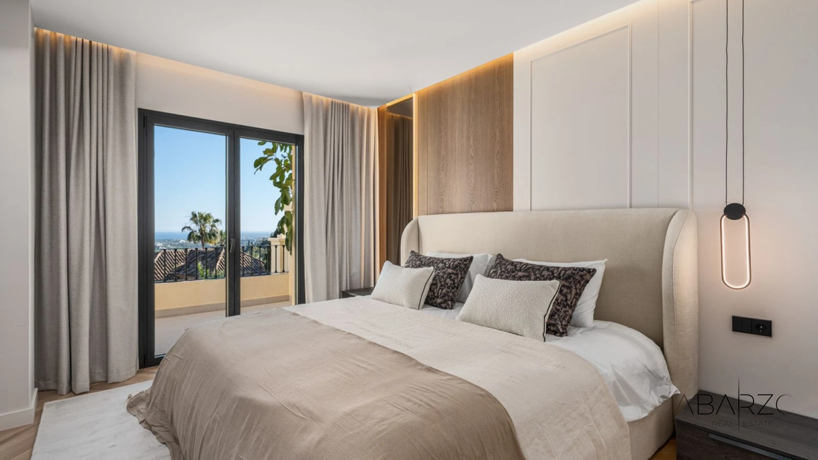 A renovated 3-level townhouse in La Quinta Hills, Benahavís with rooftop solarium and sea views — interior, La Quinta, Benahavís (9 of 32)