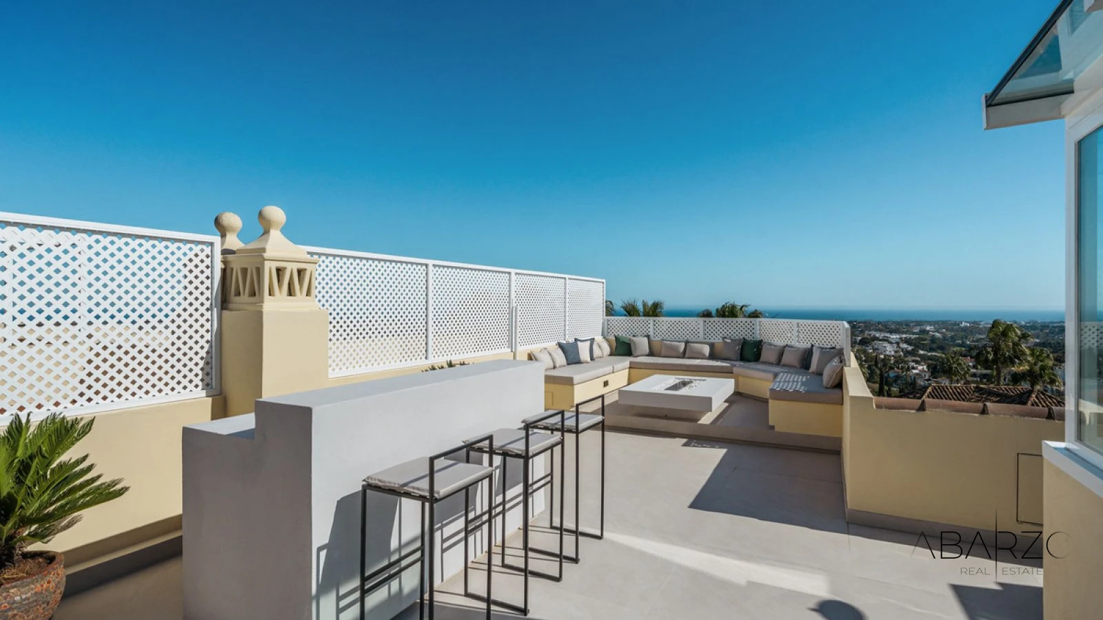 A renovated 3-level townhouse in La Quinta Hills, Benahavís with rooftop solarium and sea views — interior, La Quinta, Benahavís (29 of 32)