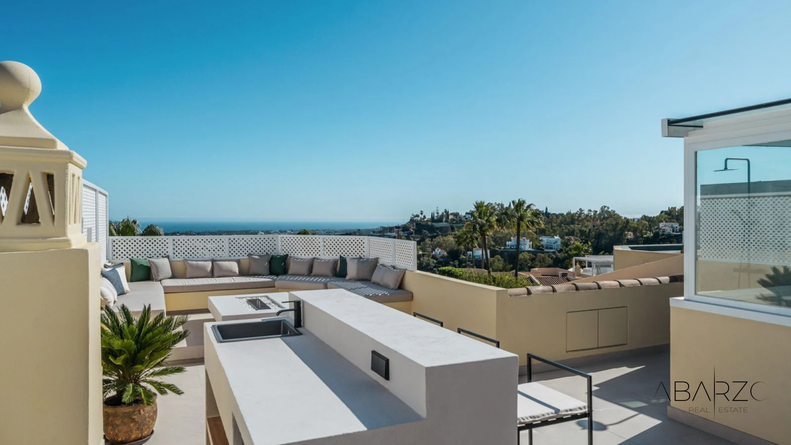 A renovated 3-level townhouse in La Quinta Hills, Benahavís with rooftop solarium and sea views — interior, La Quinta, Benahavís (27 of 32)