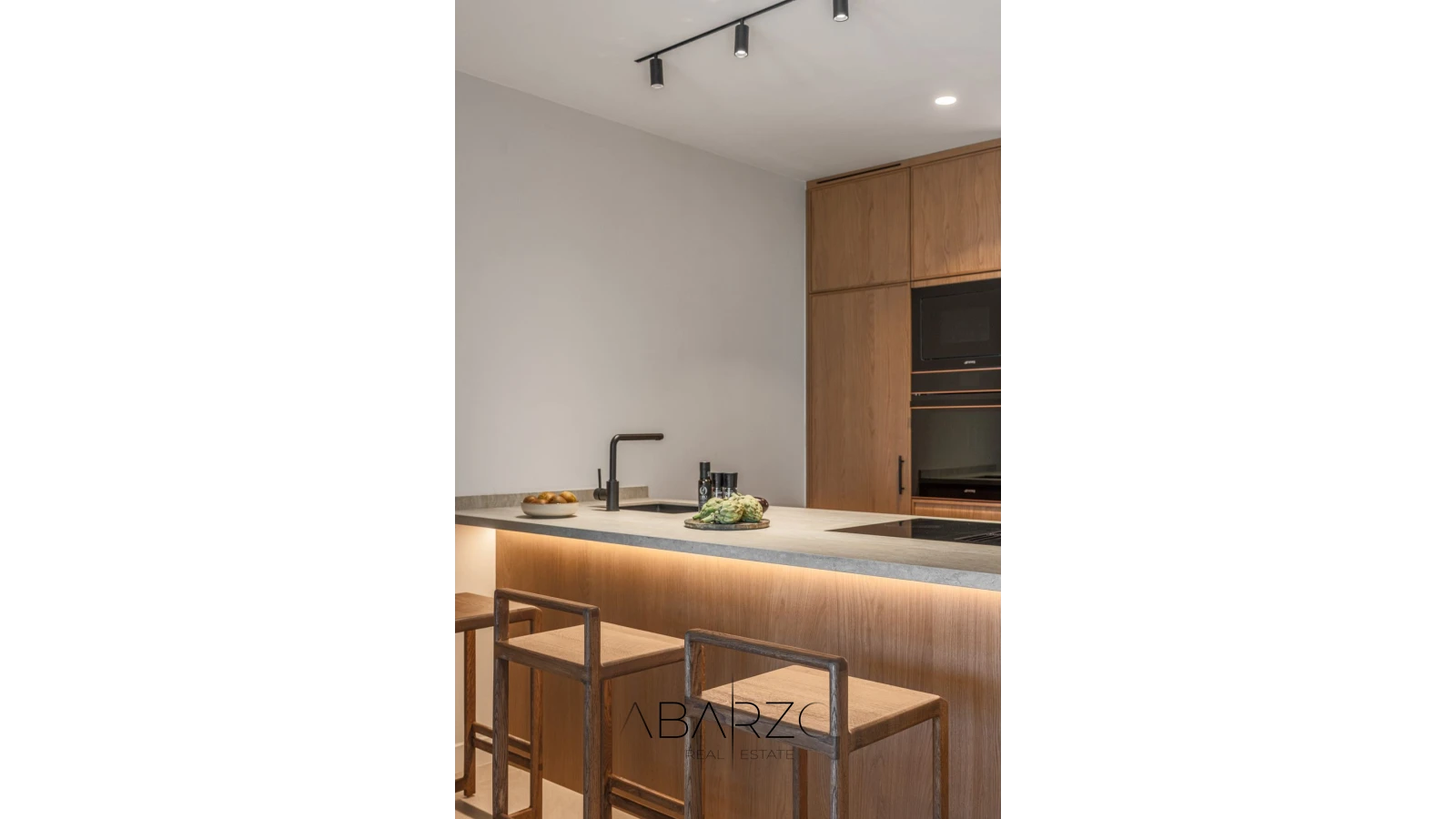 A renovated 3-level townhouse in La Quinta Hills, Benahavís with rooftop solarium and sea views — interior, La Quinta, Benahavís (16 of 32)
