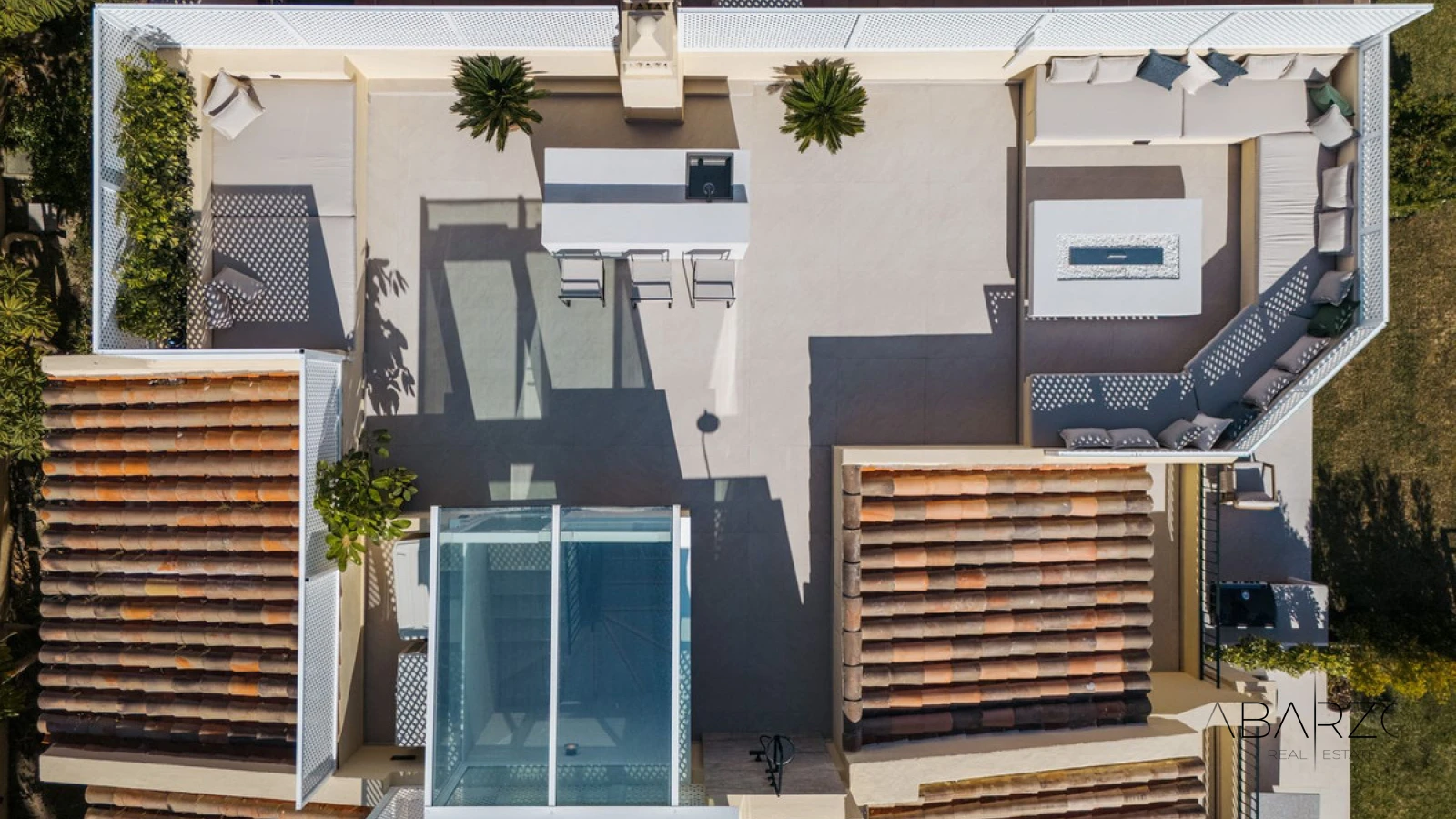 A renovated 3-level townhouse in La Quinta Hills, Benahavís with rooftop solarium and sea views — interior, La Quinta, Benahavís (30 of 32)