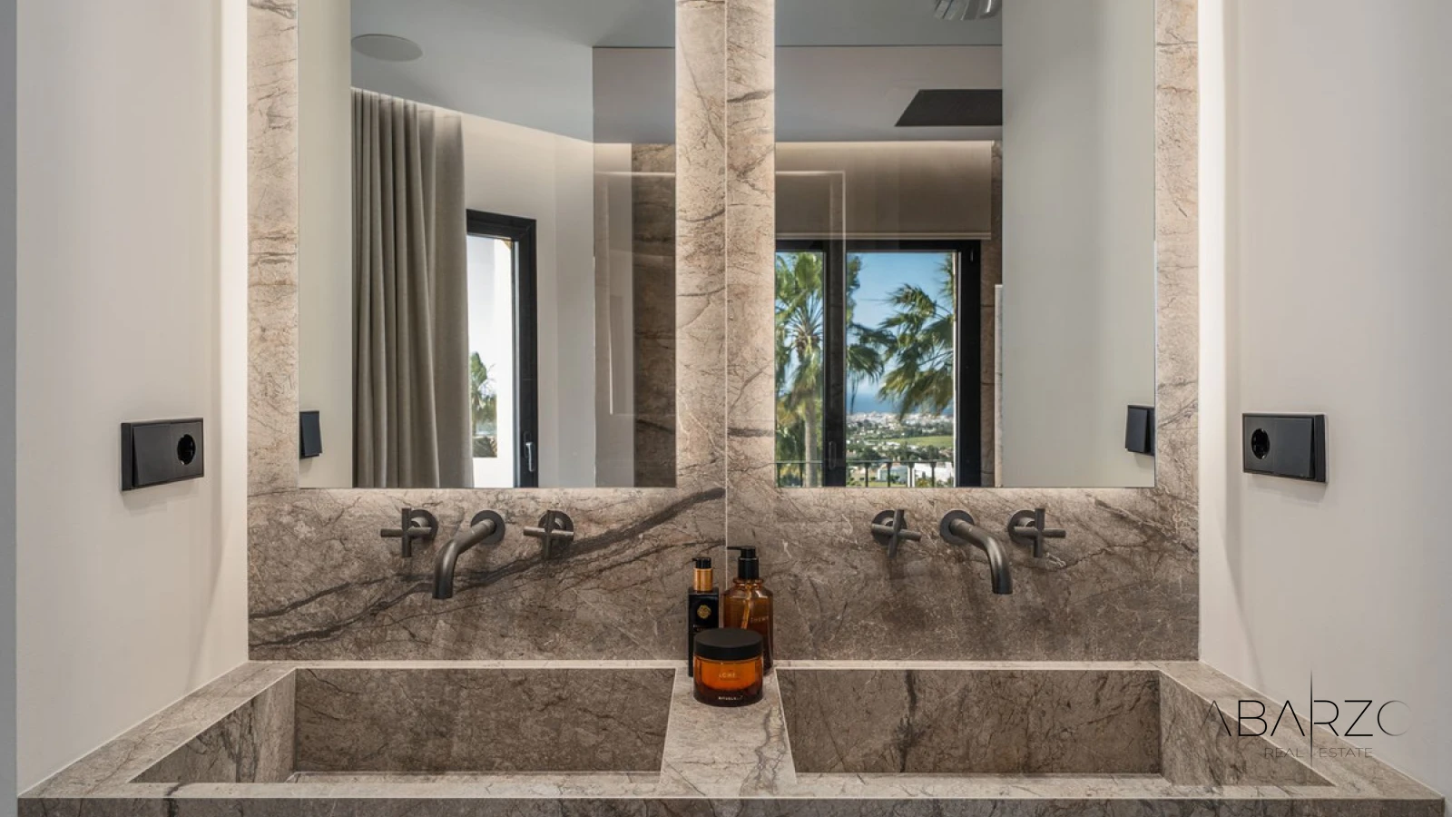 A renovated 3-level townhouse in La Quinta Hills, Benahavís with rooftop solarium and sea views — interior, La Quinta, Benahavís (21 of 32)