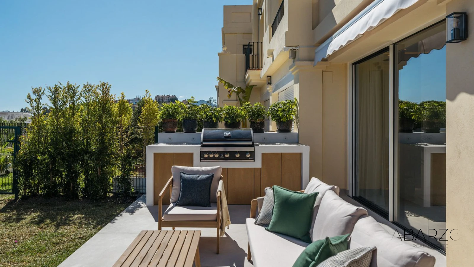 A renovated 3-level townhouse in La Quinta Hills, Benahavís with rooftop solarium and sea views — interior, La Quinta, Benahavís (25 of 32)