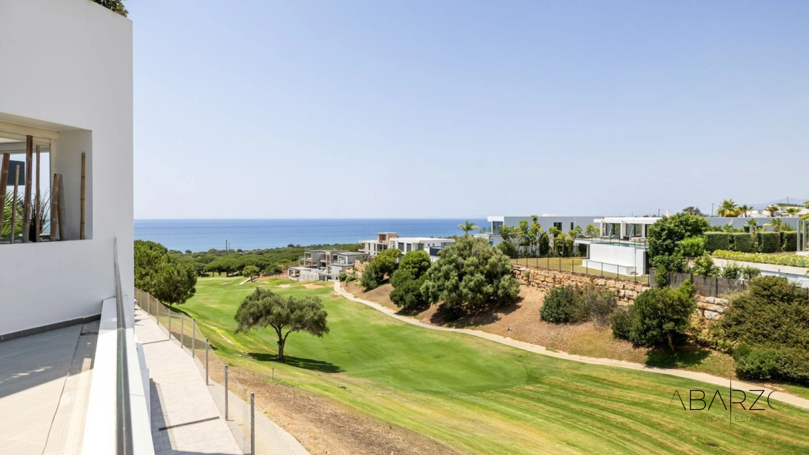 Exclusive luxury apartment in Cabopino with panoramic sea views near golf clubhouse — luxury property for sale in Marbella East, Marbella