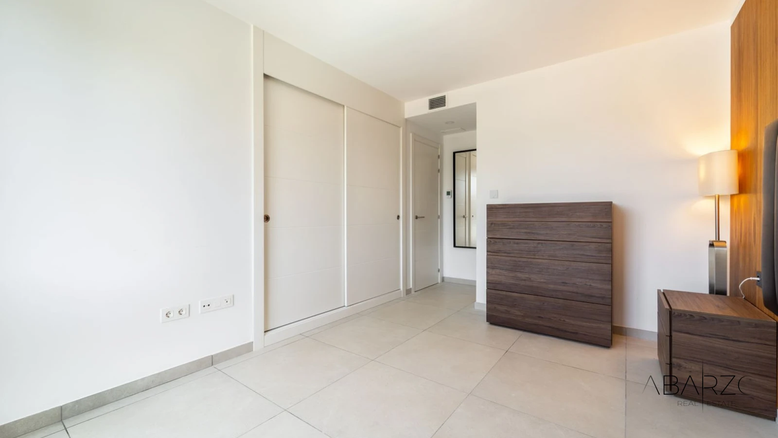 South-facing 3 Bedroom Apartment in Elviria with Sea Views and Pool — interior, Marbella East, Marbella (34 of 40)