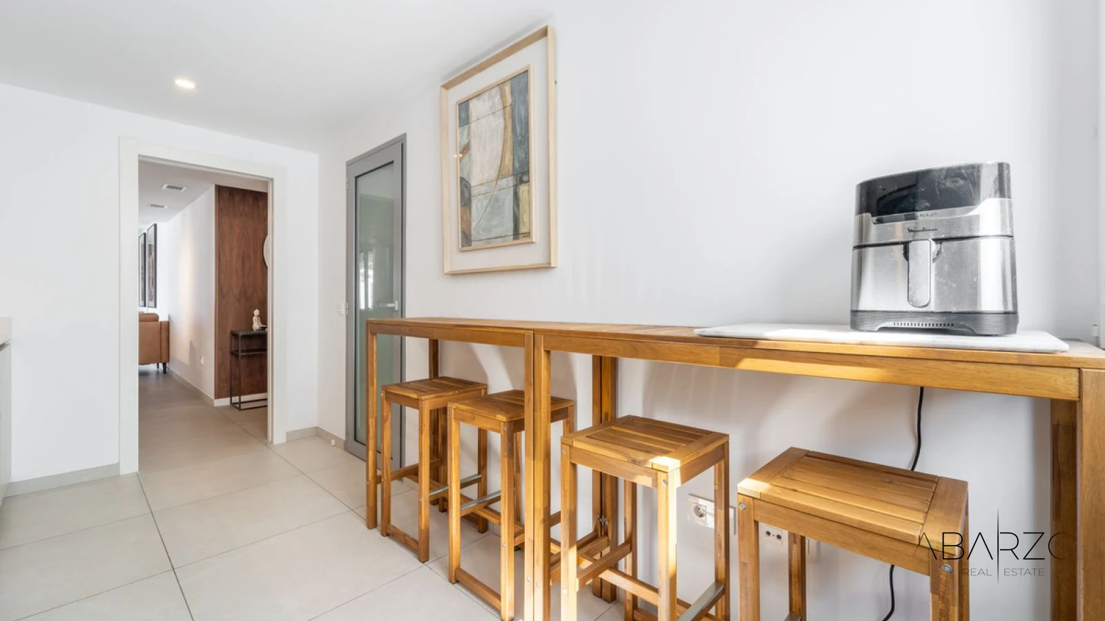 South-facing 3 Bedroom Apartment in Elviria with Sea Views and Pool — interior, Marbella East, Marbella (13 of 40)