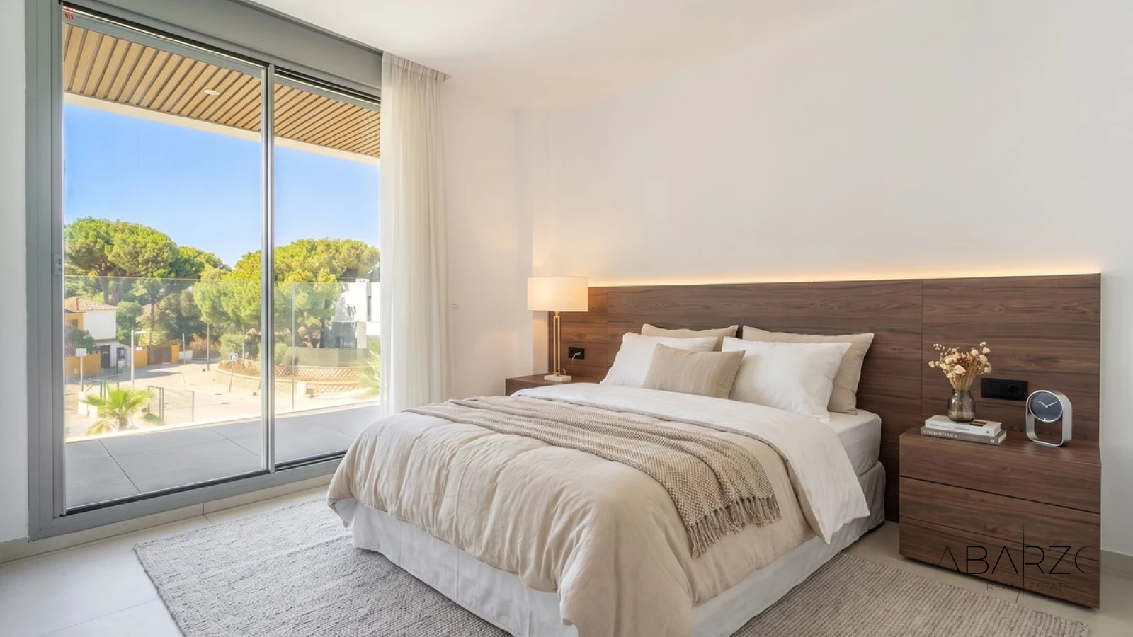 South-facing 3 Bedroom Apartment in Elviria with Sea Views and Pool — interior, Marbella East, Marbella (25 of 40)