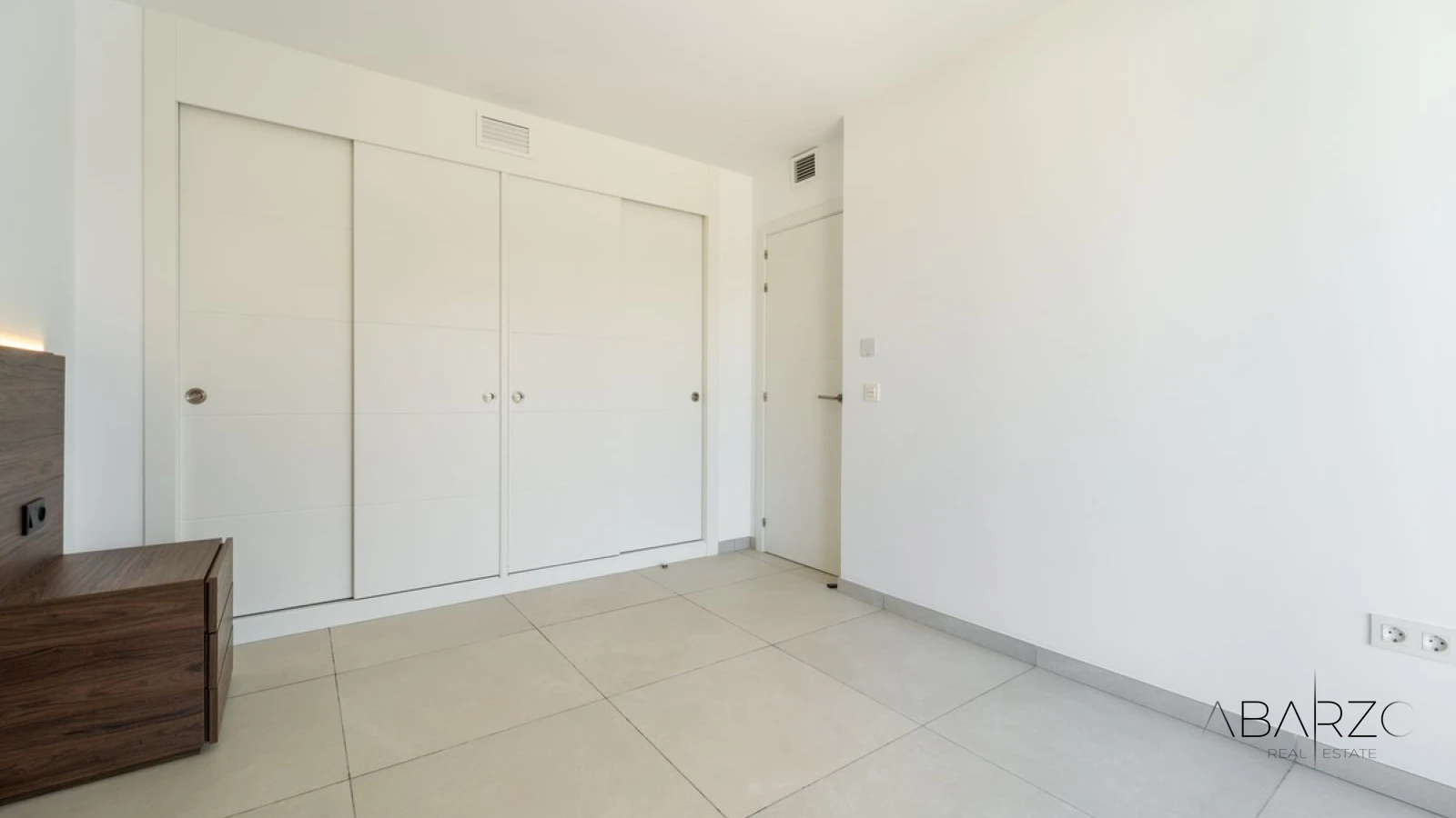 South-facing 3 Bedroom Apartment in Elviria with Sea Views and Pool — interior, Marbella East, Marbella (37 of 40)