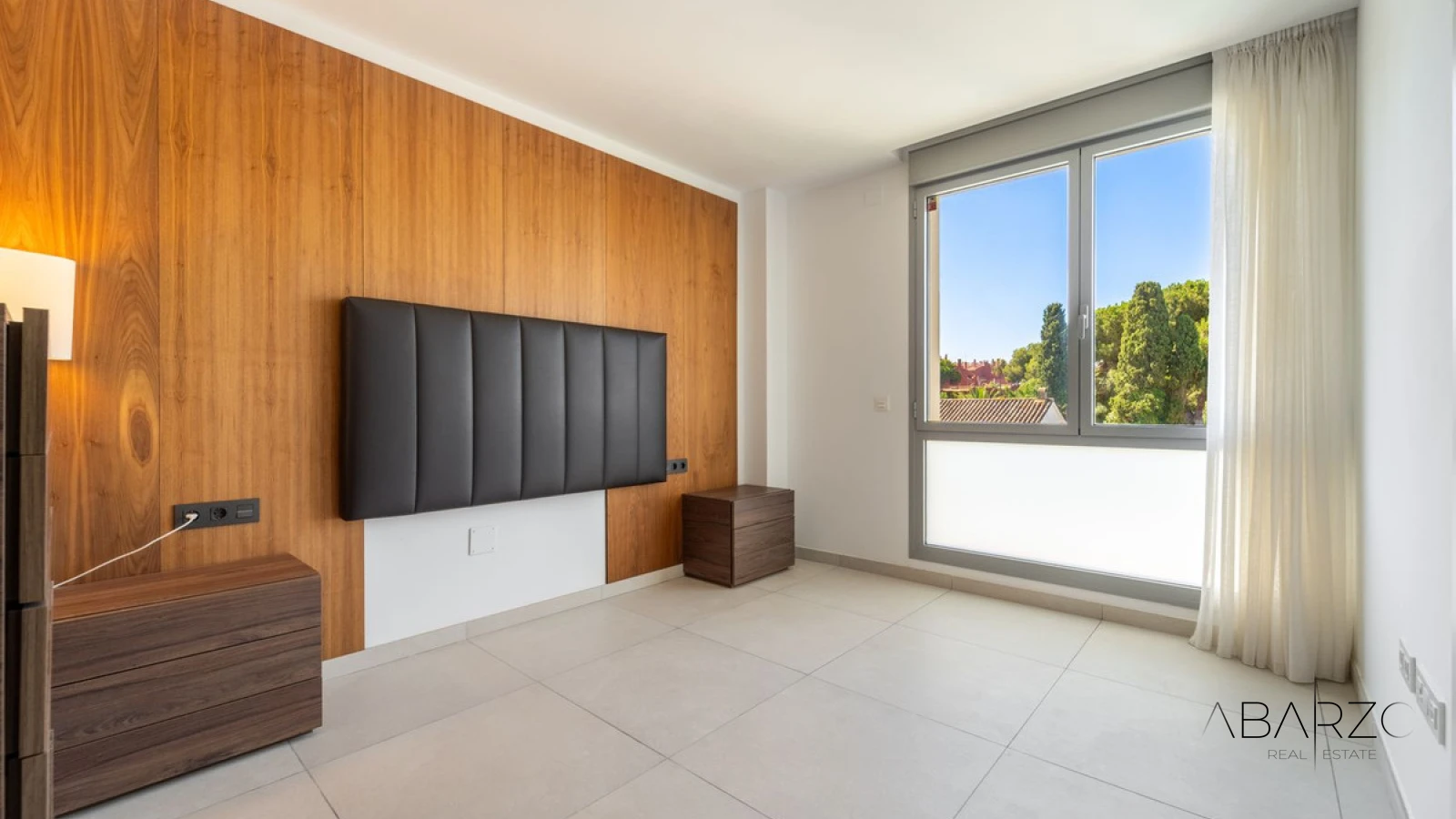 South-facing 3 Bedroom Apartment in Elviria with Sea Views and Pool — interior, Marbella East, Marbella (30 of 40)