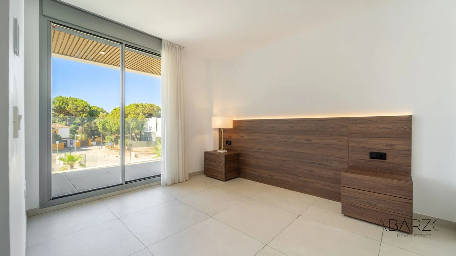 South-facing 3 Bedroom Apartment in Elviria with Sea Views and Pool — interior, Marbella East, Marbella (33 of 40)