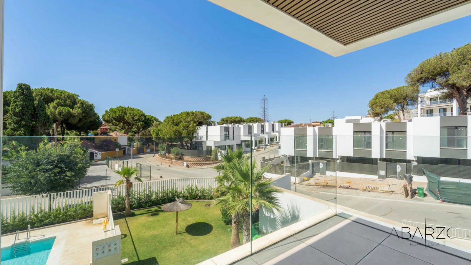 South-facing 3 Bedroom Apartment in Elviria with Sea Views and Pool — interior, Marbella East, Marbella (5 of 40)