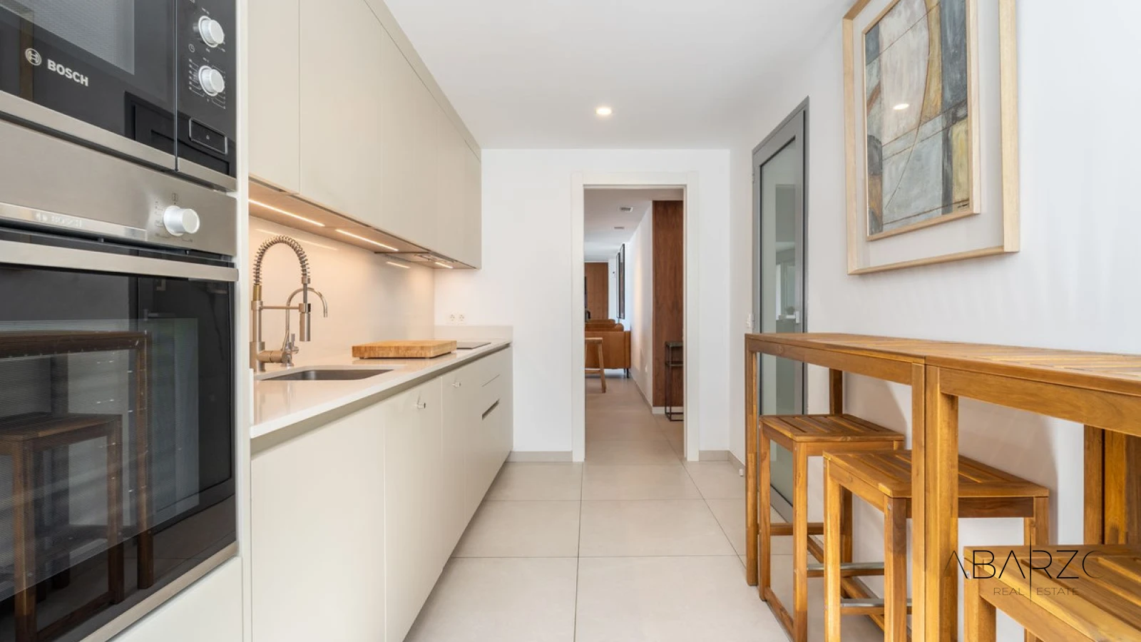 South-facing 3 Bedroom Apartment in Elviria with Sea Views and Pool — interior, Marbella East, Marbella (12 of 40)
